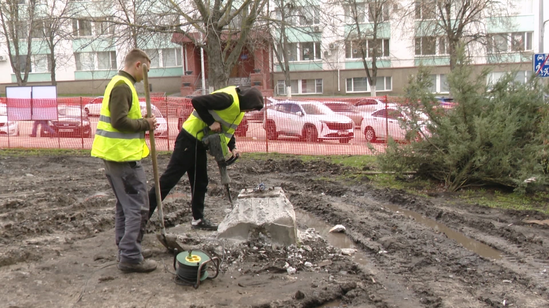 В Белгороде ремонтируют сквер на улице Князя Трубецкого