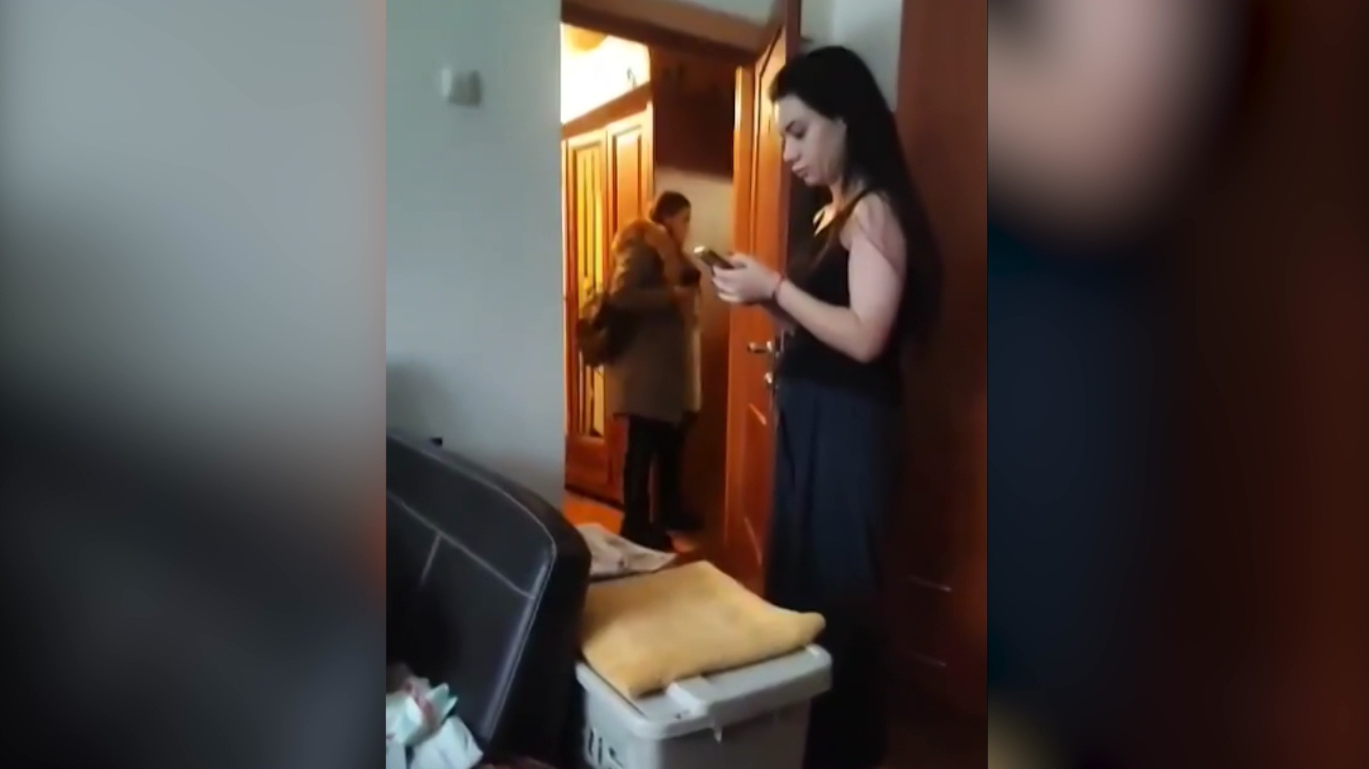 Война в коммуналке и угрозы кислотой - новое "оружие" профессиональных соседей