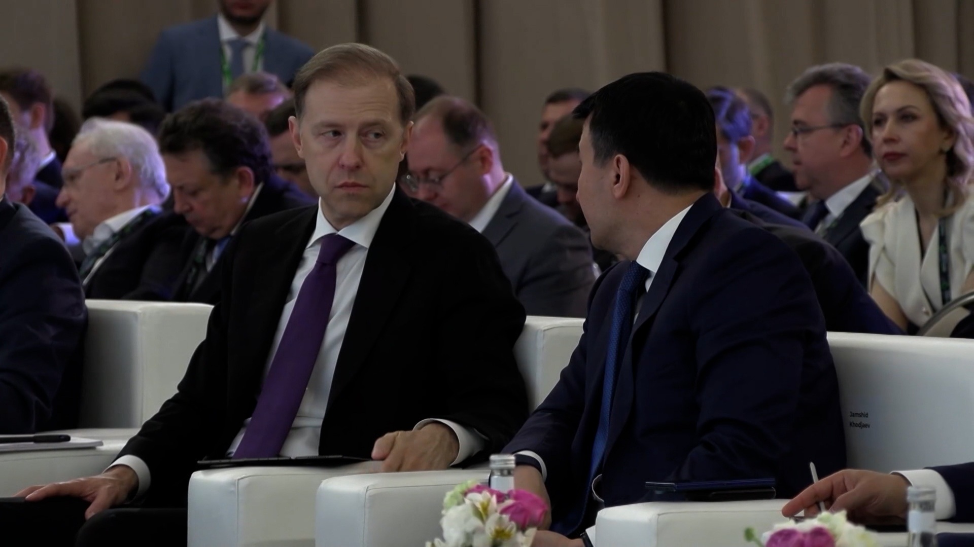 Мантуров принял участие в международной промышленной выставке "Иннопром. Центральная Азия"