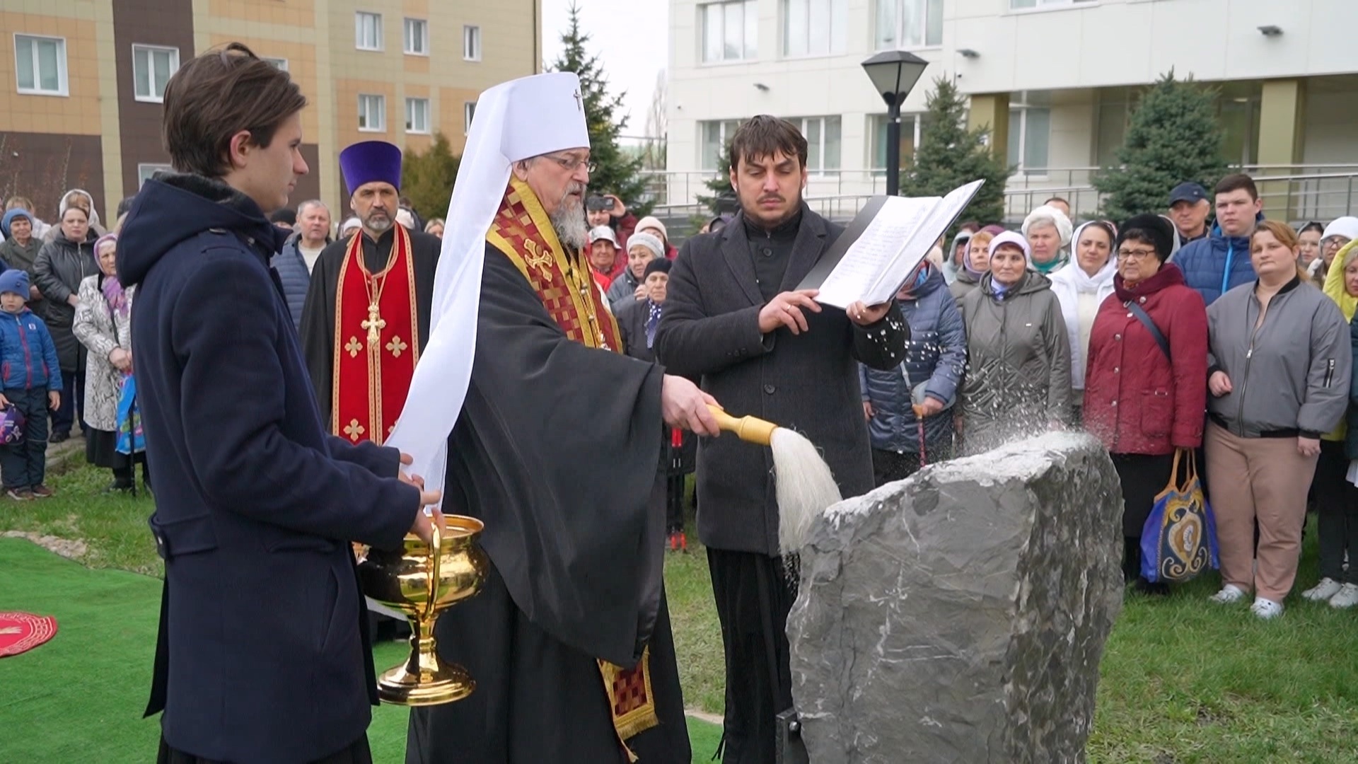 В Белгороде на территории городской больницы №2 освятили закладной камень в основании нового храма