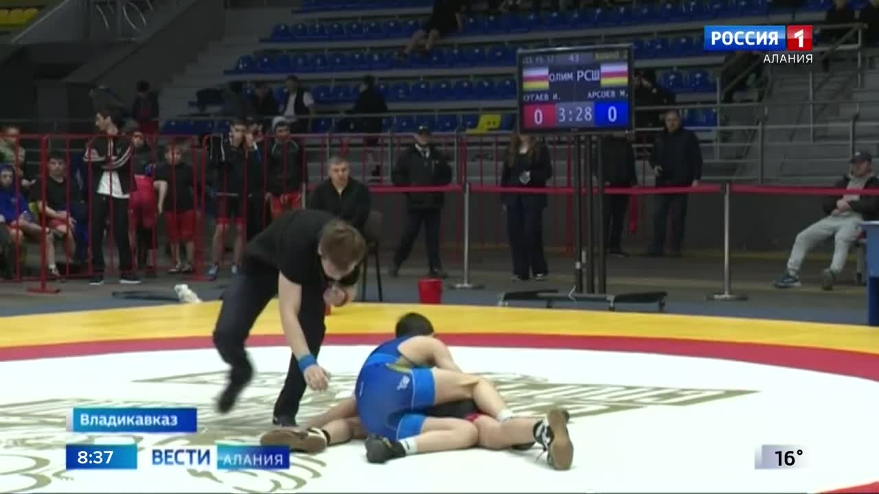 Во дворце спорта "Манеж" прошло первенство по вольной борьбе среди воспитанников Спортшколы имени Сослана Андиева