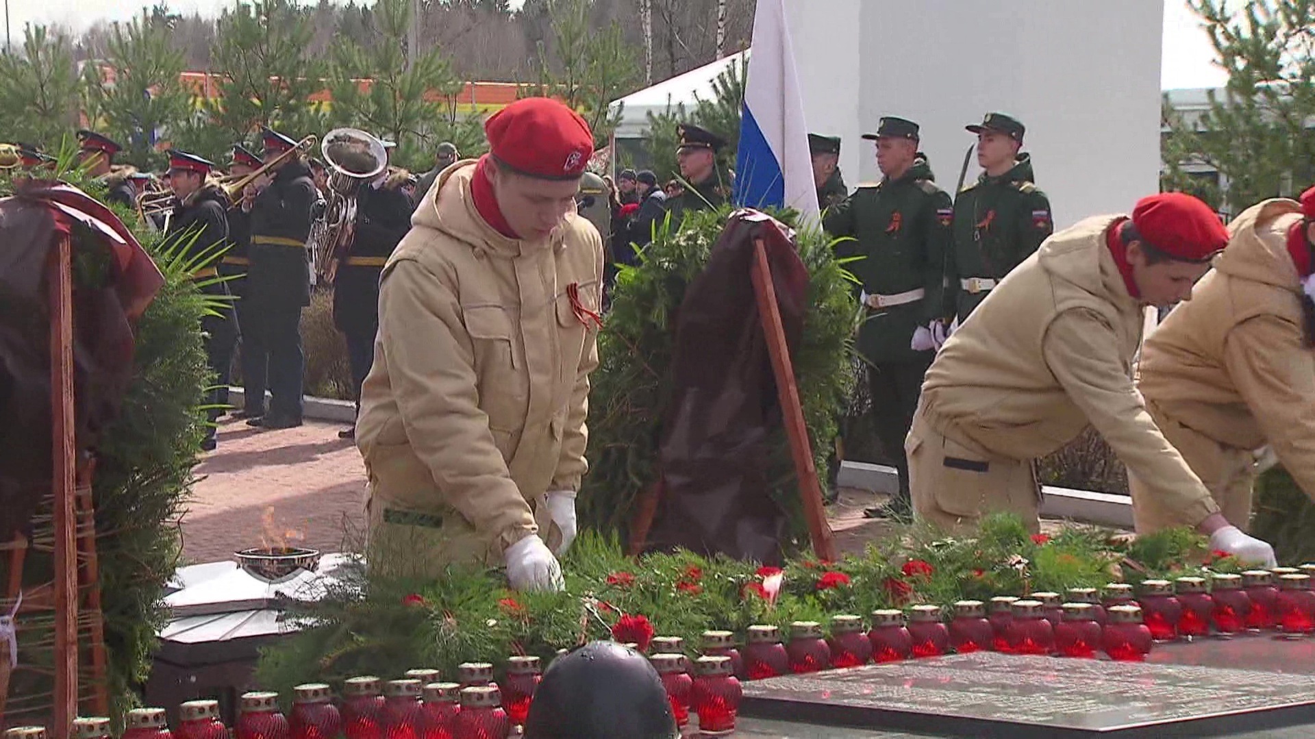 Огонь Памяти зажгли в подмосковной деревне Щекутино в преддверии Дня Победы