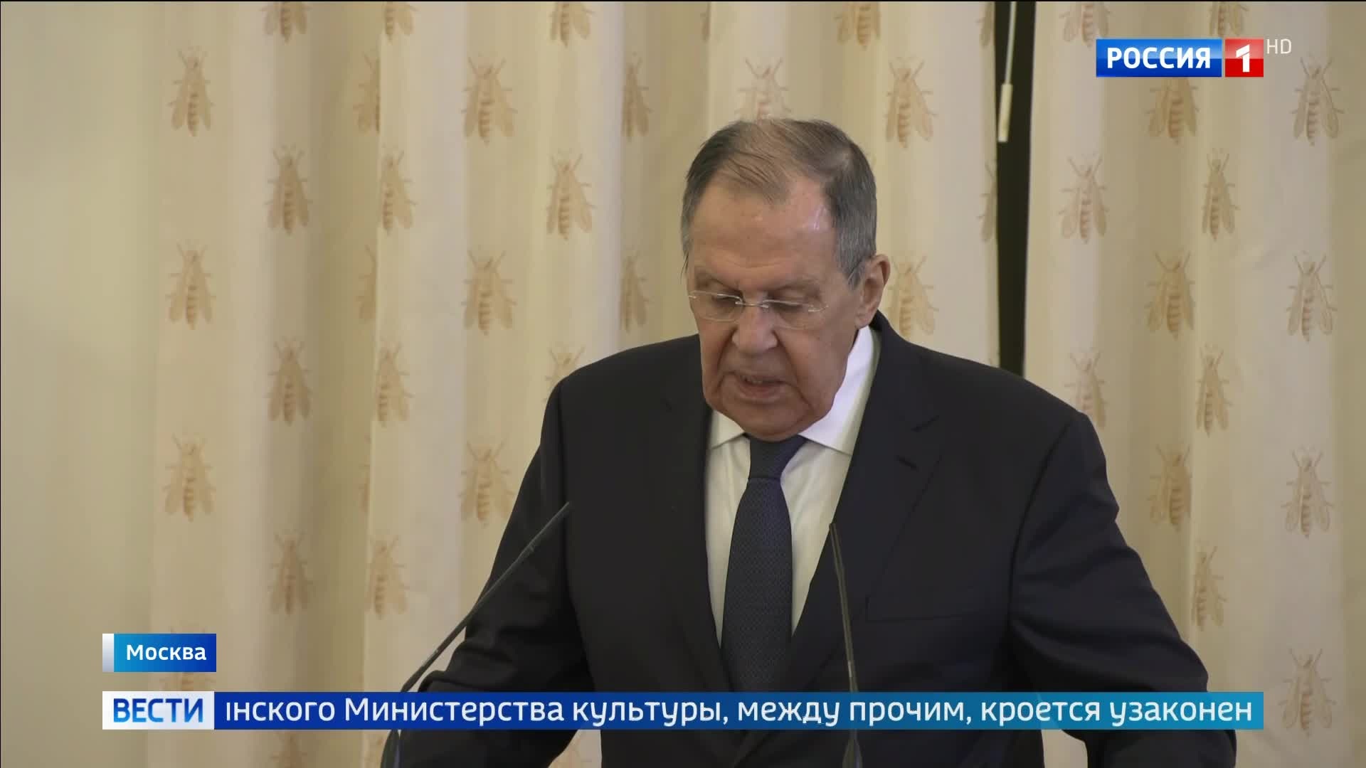 Лавров обвиняет Киев в религиозных гонениях на Украинскую православную церковь.