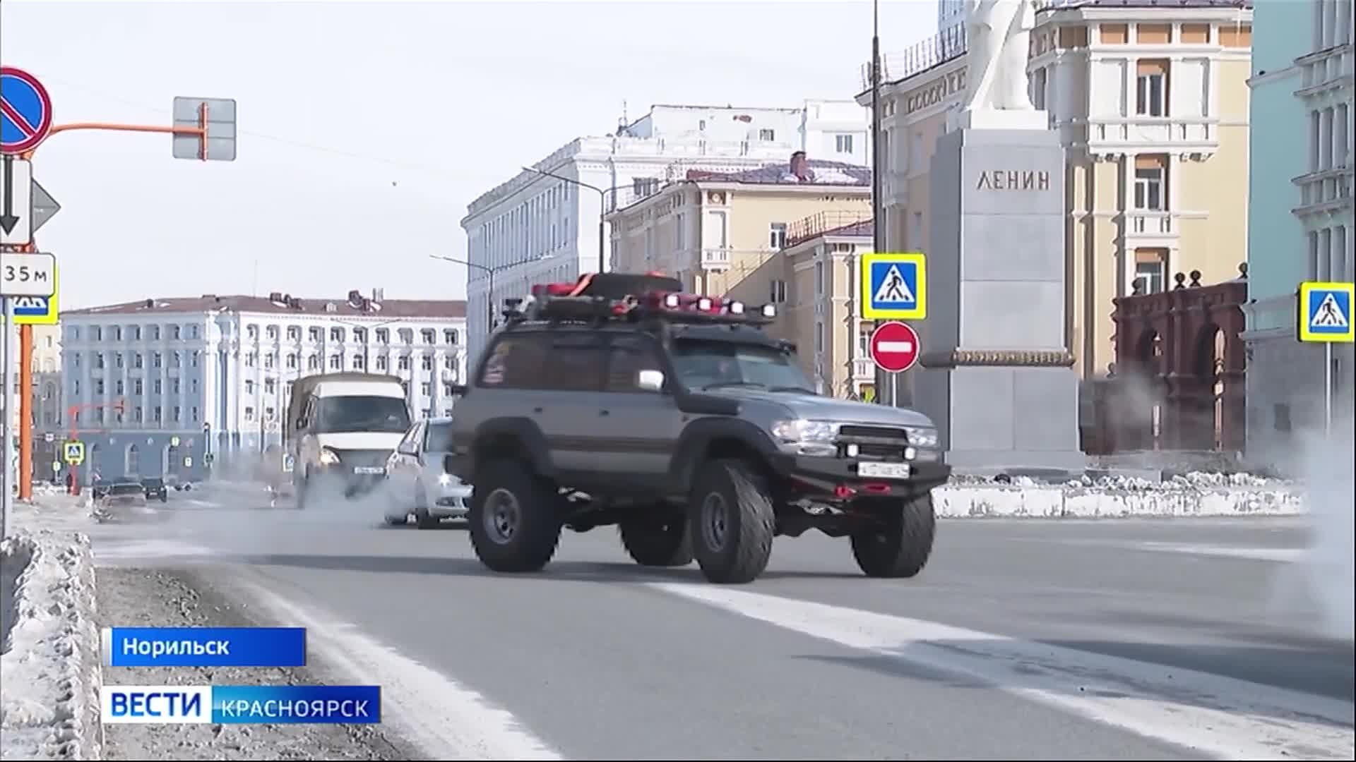 Из Норильска в ледяную пустыню отправилась группа энтузиастов на внедорожниках