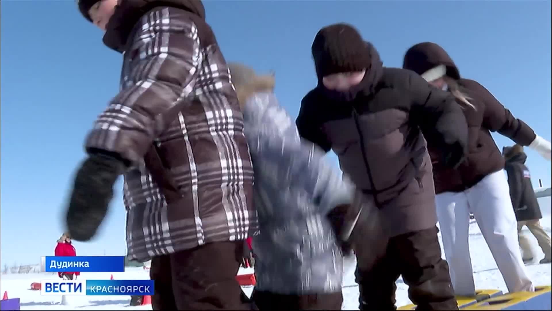 Активные игры на свежем воздухе прошли в Дудинке