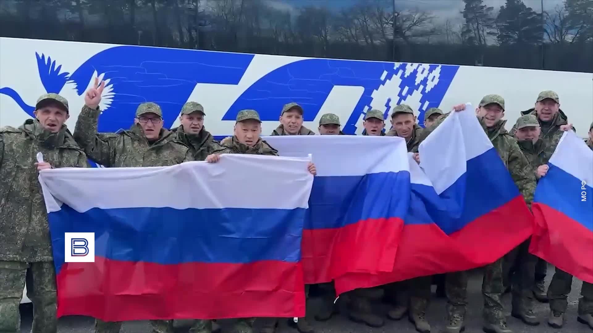 МО показало кадры с военными РФ, вернувшимися из украинского плена