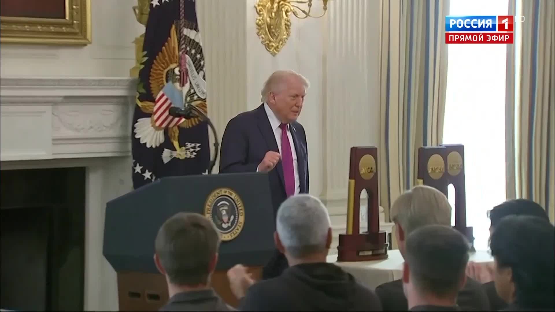 Трамп лидирует, но сталкивается с внутренними проблемами