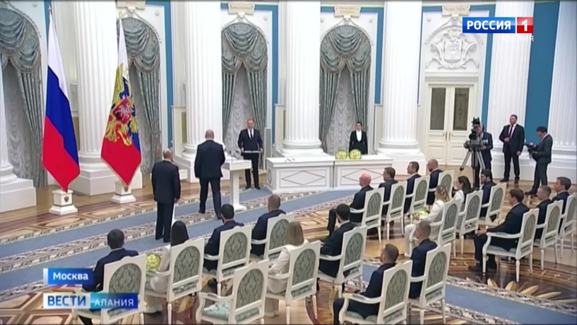 Владимир Путин вручил Мурату Гассиеву медаль ордена «За заслуги перед Отечеством» II степени