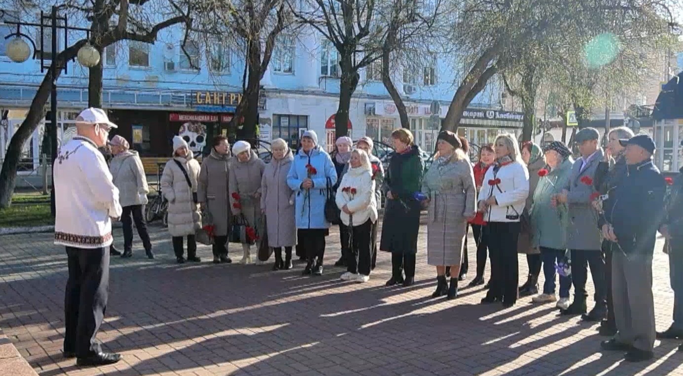 Акцией «Свеча памяти» отметили День национального героя жители Марий Эл