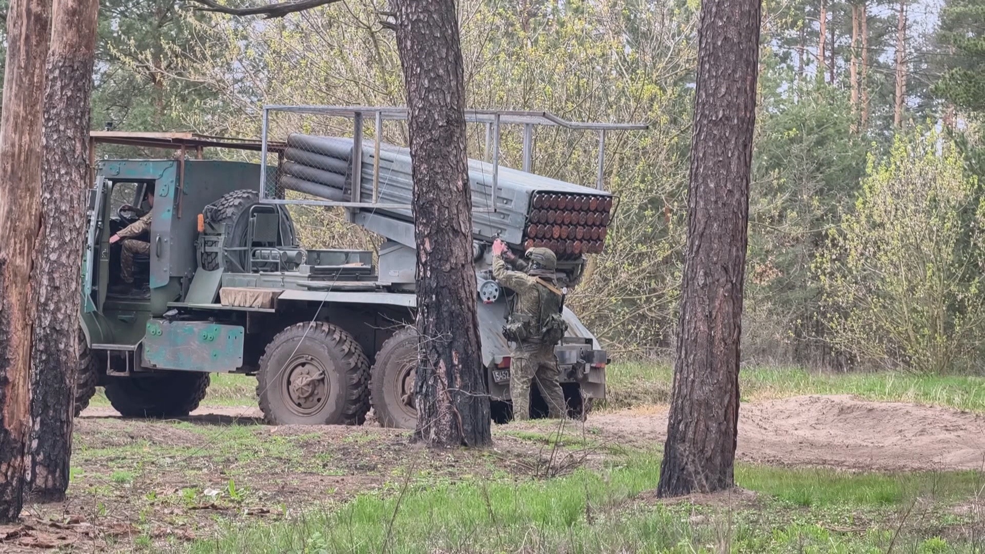 Подразделения группировки войск "Север" продолжают расширение зоны безопасности в Харьковской области