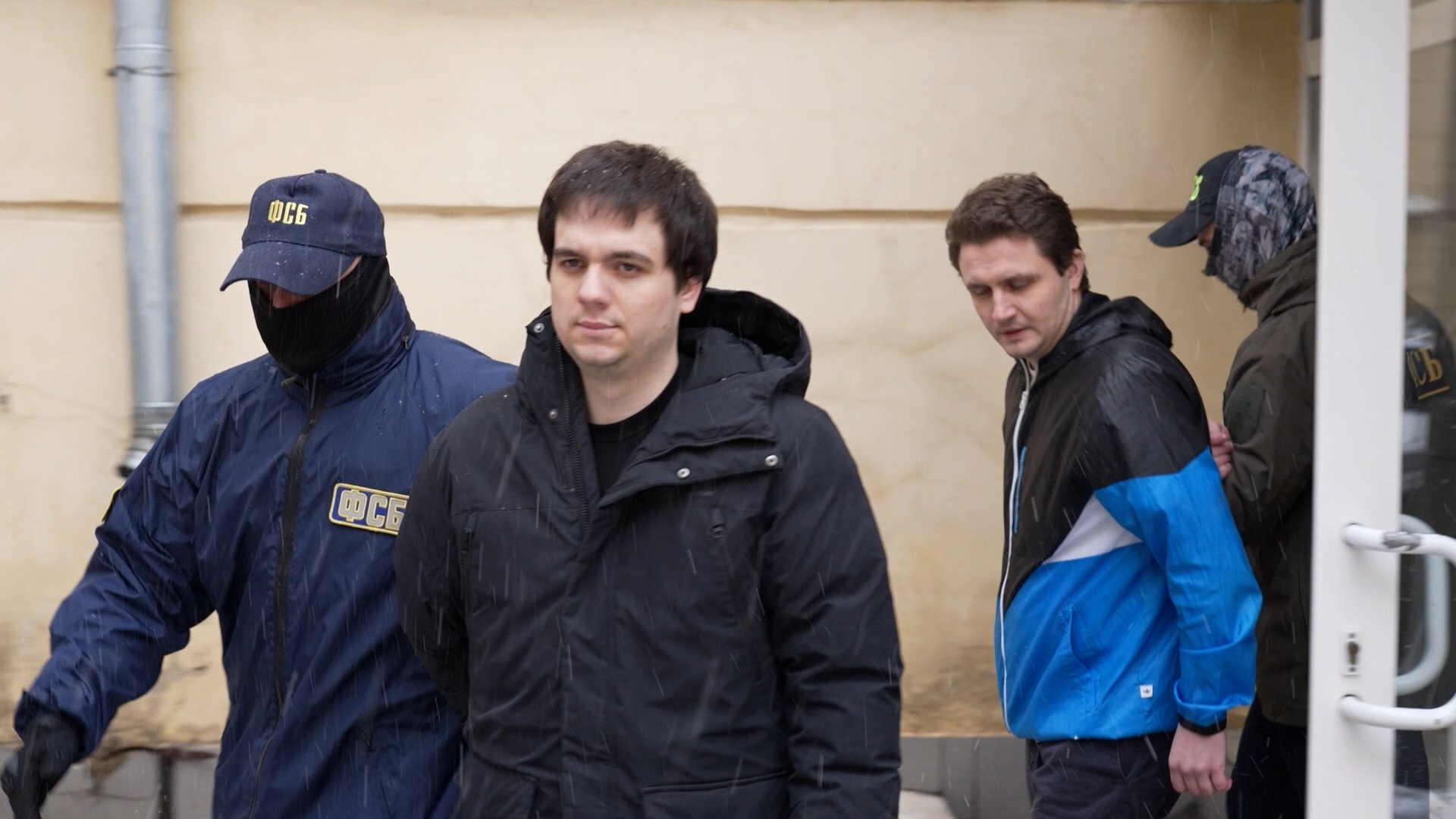 ФСБ опубликовала кадры передачи молдавских разведчиков в рамках обмена