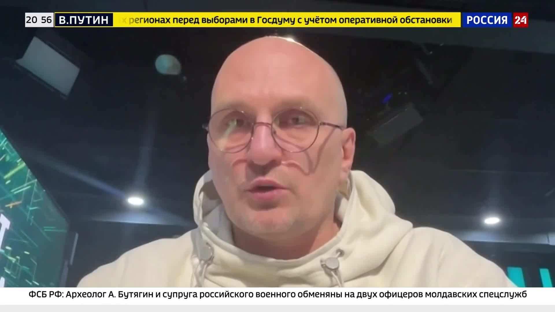 Манижа вернулась в Россию, вызвав обсуждения.