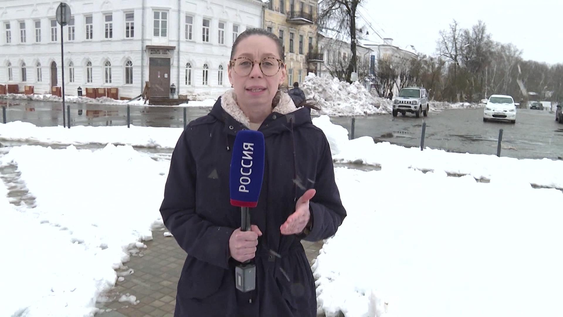 В Вологодской области устраняют последствия снегопада: без света десятки тысяч жителей
