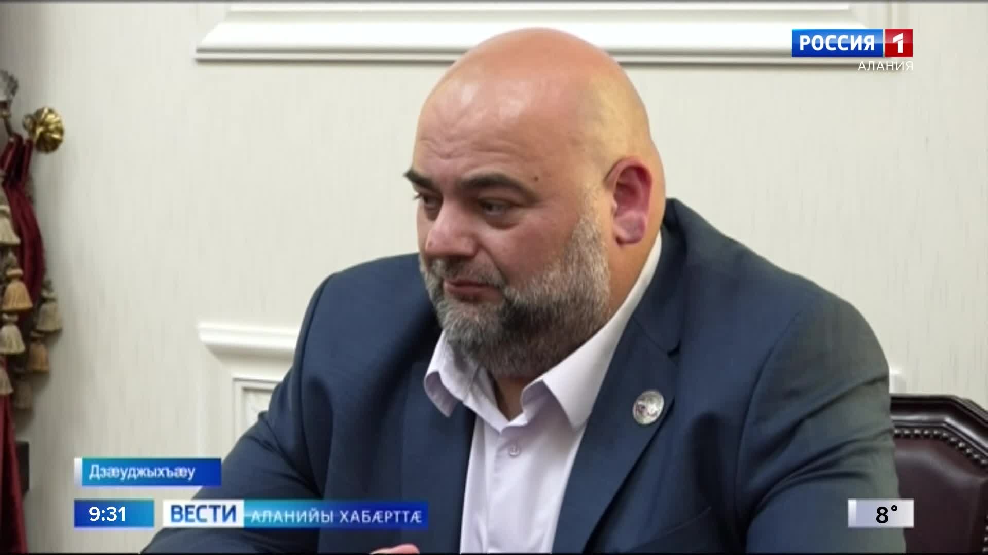 Сергей Меняйло фембæлд сæрмагонд æфсæддон операцийы ветеранты Ассоциацийы æххæстгæнæг директор Дмитрий Афанасьевимæ