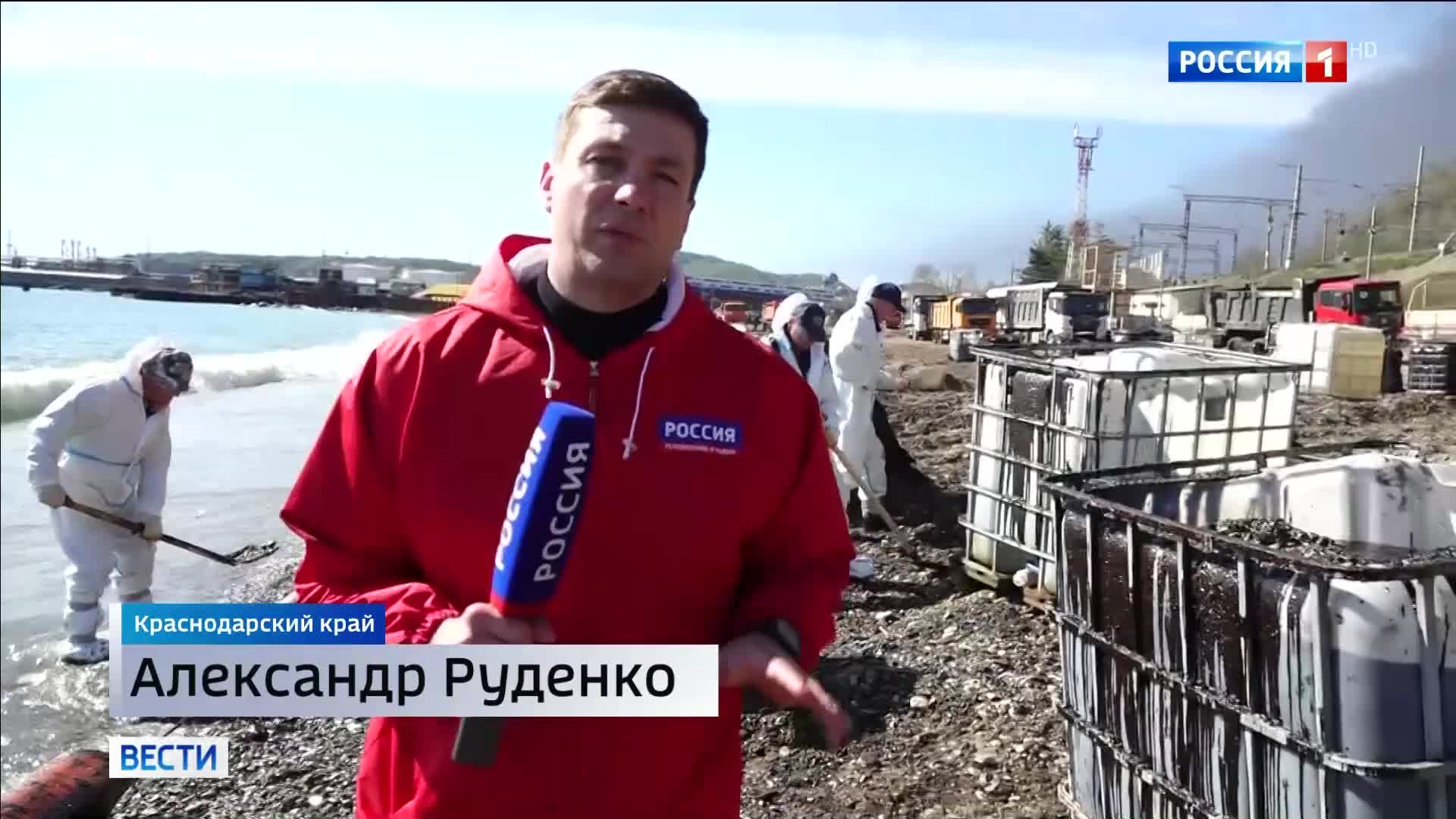 Глава МЧС осмотрел последствия атаки в Туапсе: нефтяное излияние ликвидировано, начата эвакуация жителей
