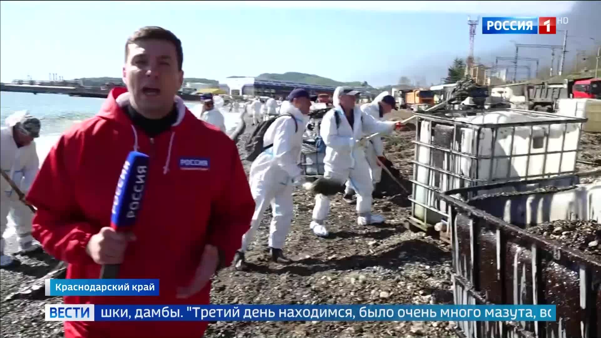В Туапсе ликвидируют последствия атаки на нефтебазу: пожар локализован, усиливают спасательную операцию