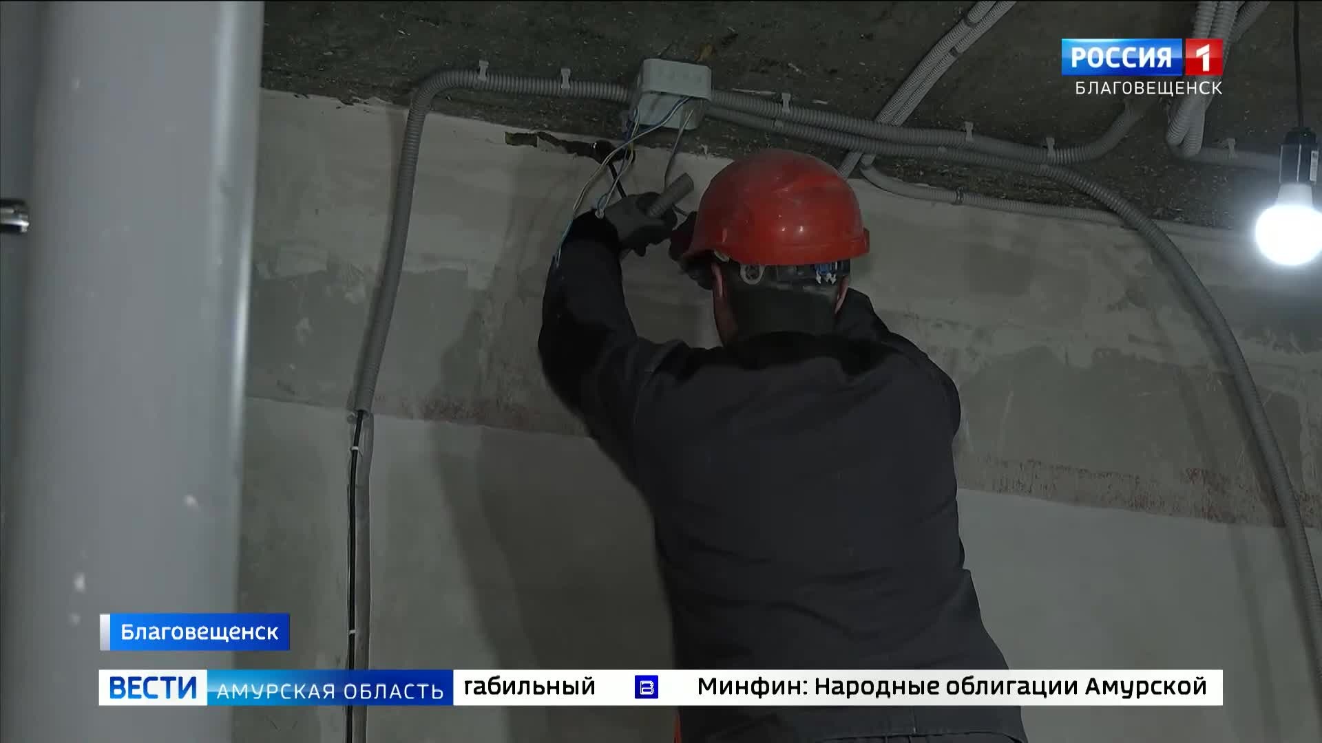 Василий Орлов осмотрел как идет строительство нового микрорайона со школой в Благовещенске