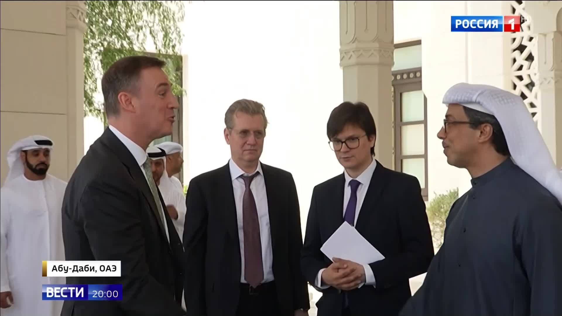 "Россия и ОАЭ обсуждают рост товарооборота через создание зерновой биржи БРИКС."