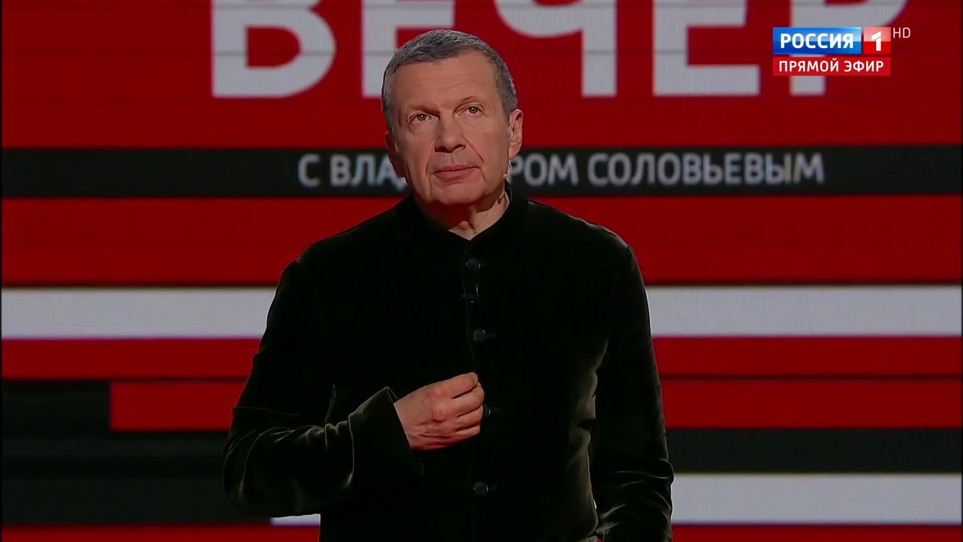 Обсуждение участия политика в войнах и поддержка Украины.