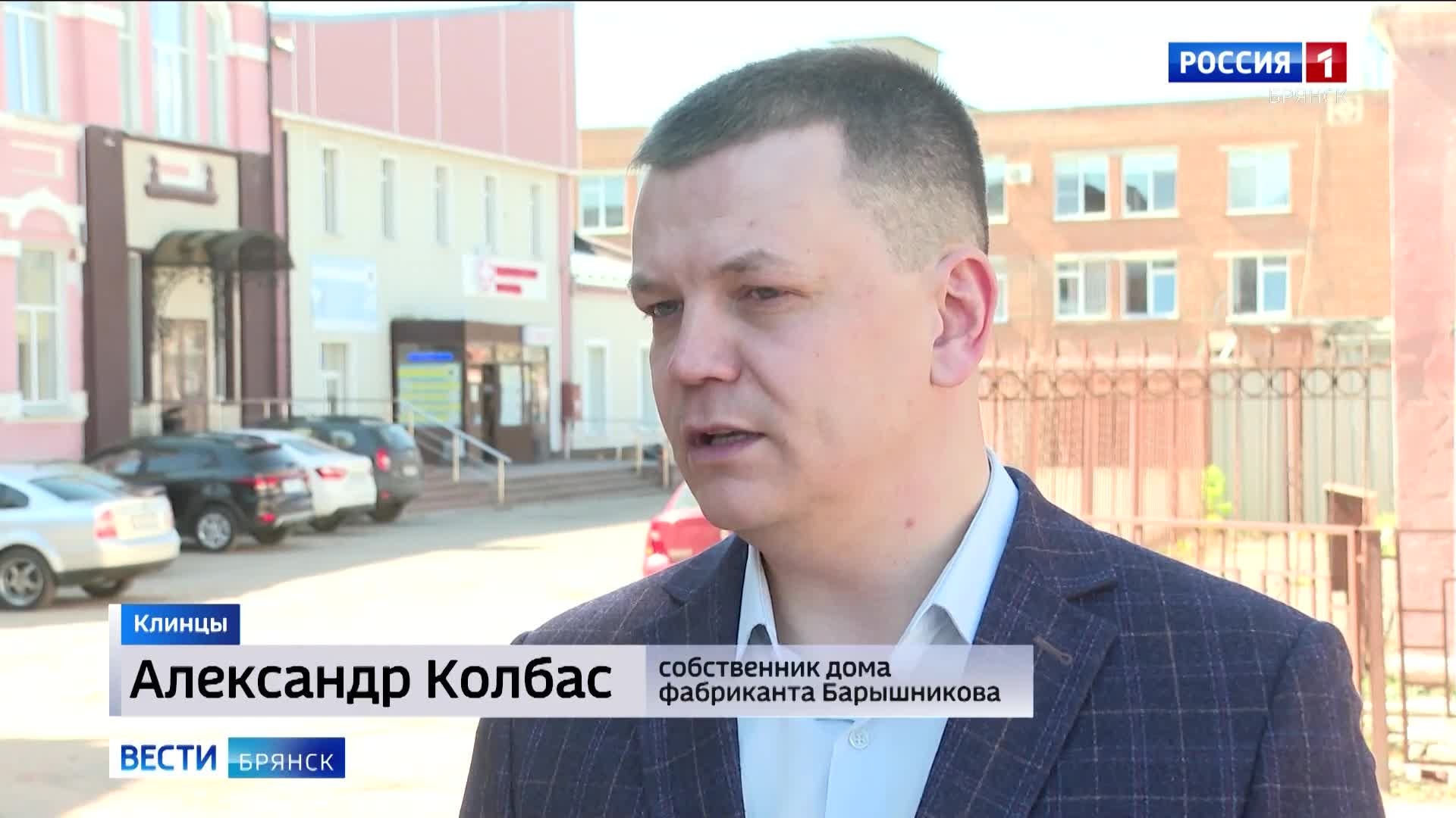В Клинцах восстанавливают фасад здания Дома фабриканта Сапожкова