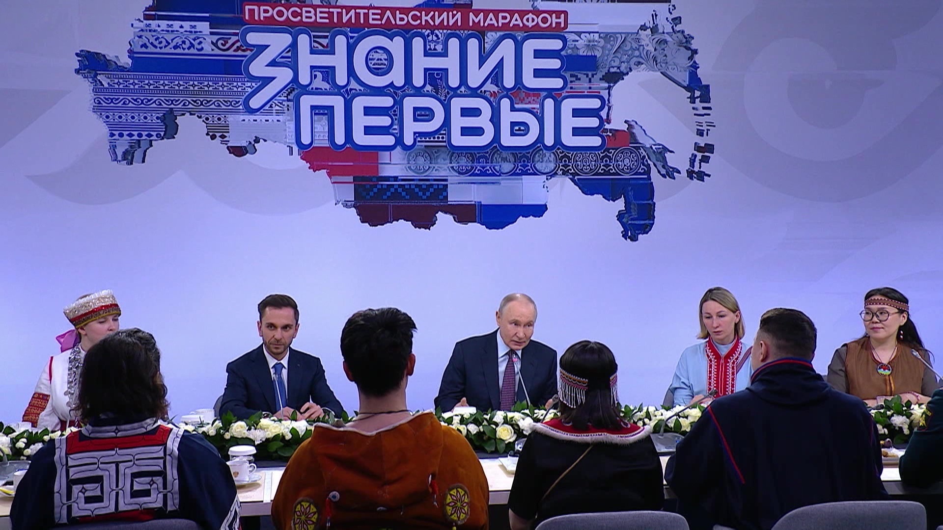 Владимир Путин встретился с представителями коренных малочисленных народов России