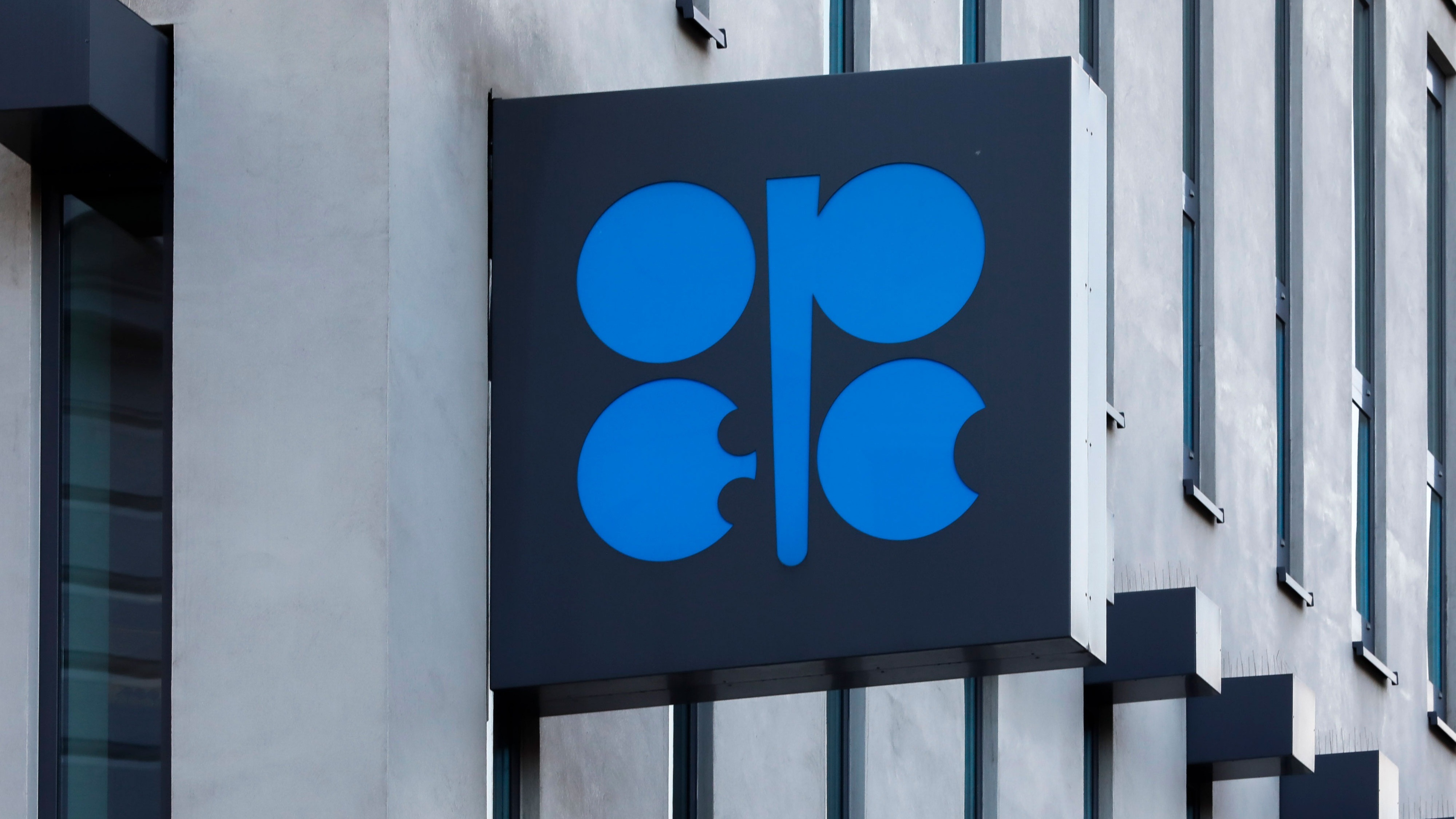 Мир на пороге потрясений: нефтяной раскол и военные маневры