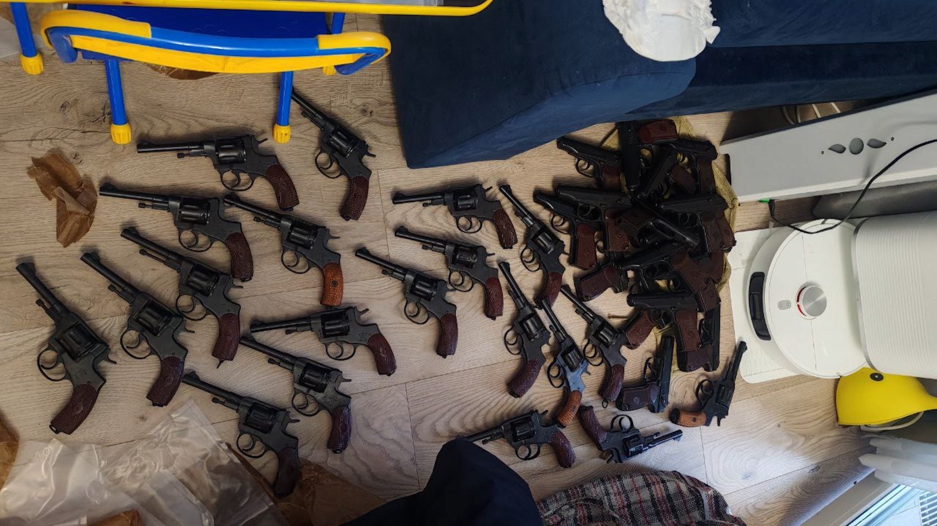 Сотрудники ФСБ задержали 150 нелегальных оружейников в 42 регионах страны