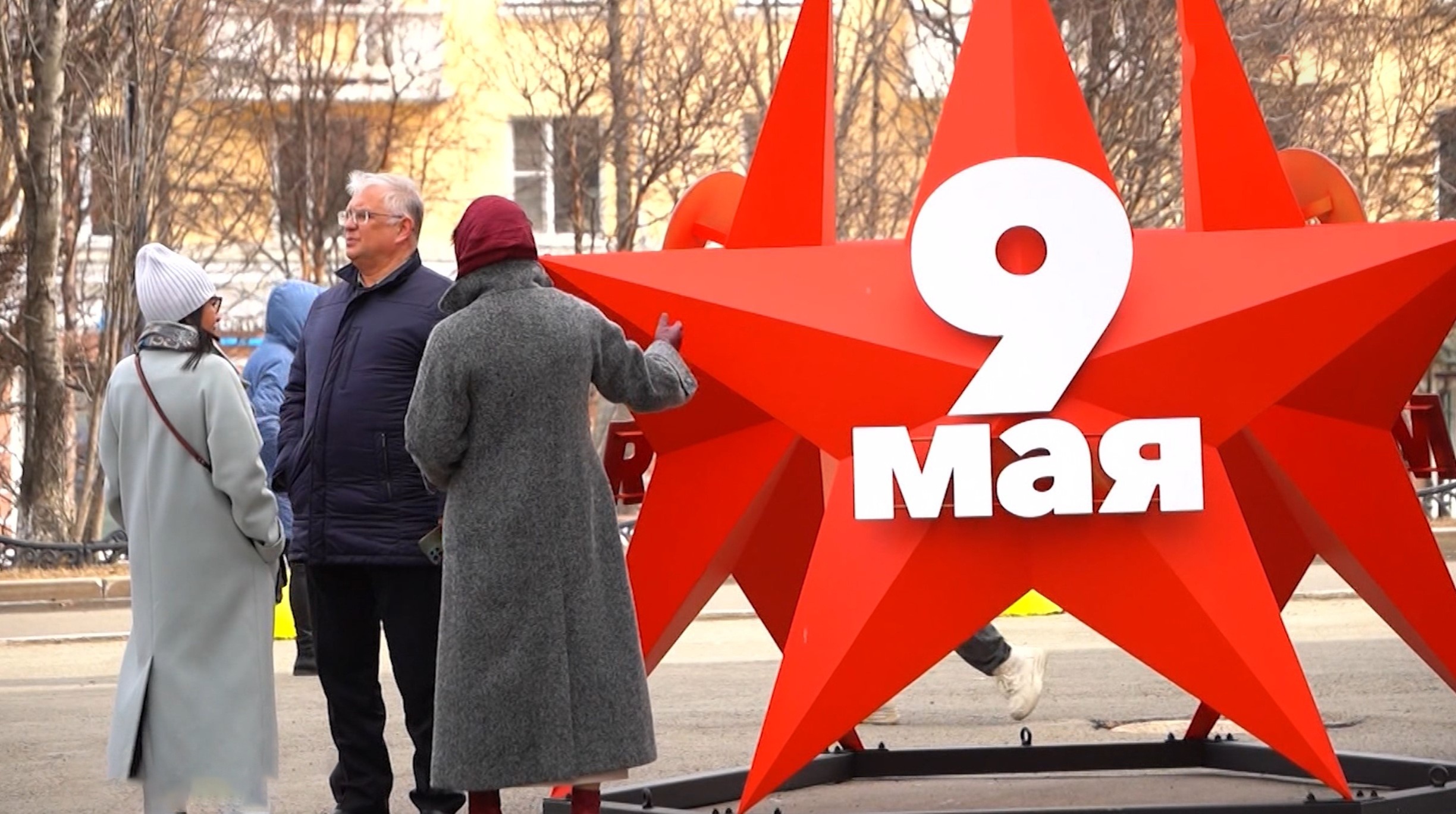 Город готовится к 9 Мая: Лариса Поликанова оценила новое праздничное оформление Магадана