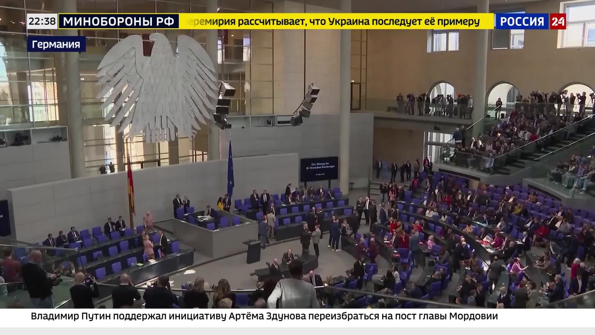 Низкий рейтинг канцлера Мерца и противоречивые экономические решения.