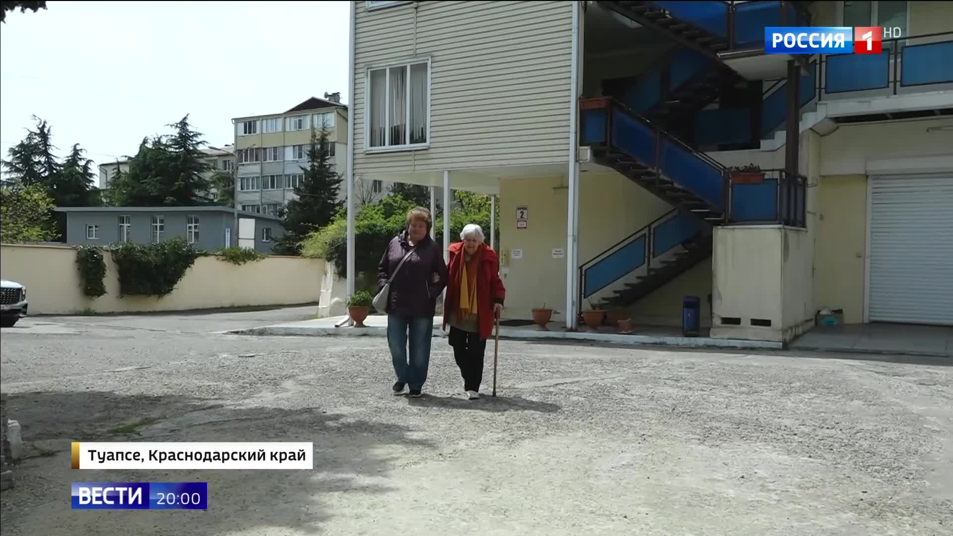 "Туапсе восстанавливает пляж: пляж очищен от мазута к 1 июня"