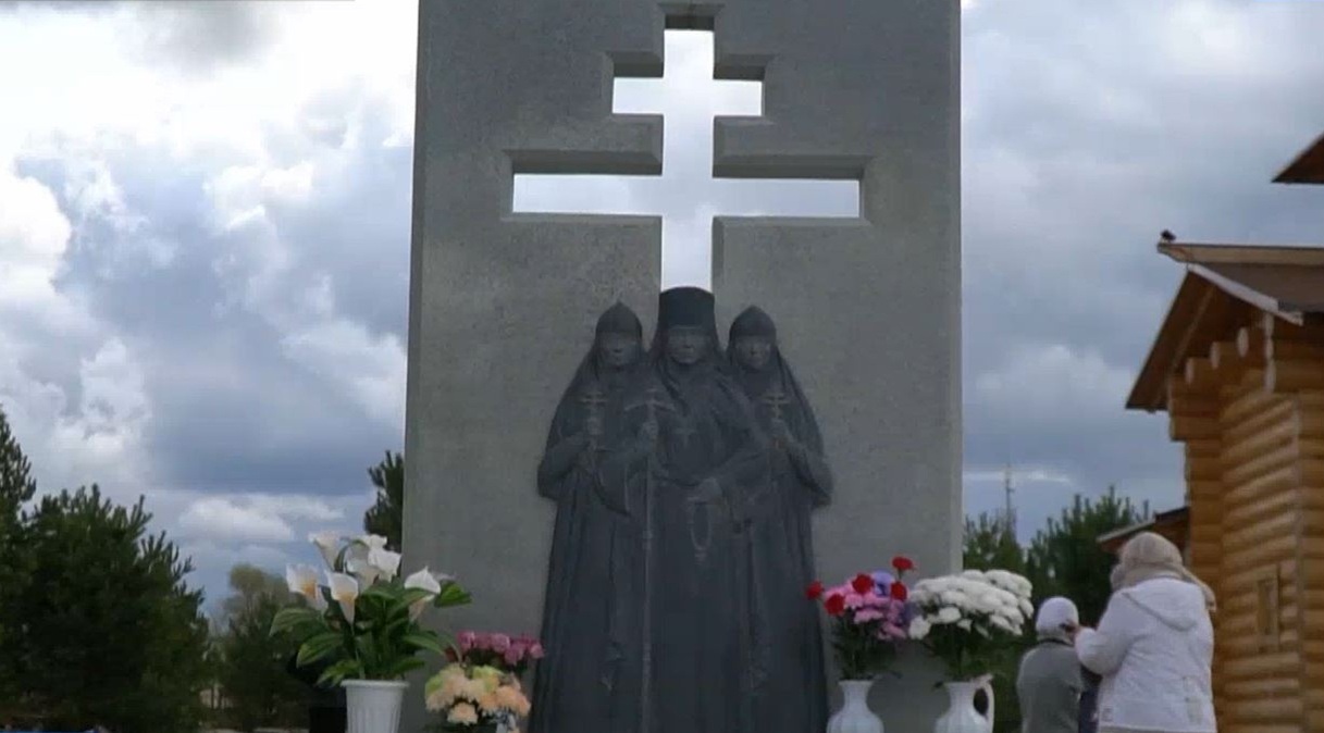 В Волжске открыли памятник в честь игуменьи Тамары и монахинь Евдокии и Екатерины
