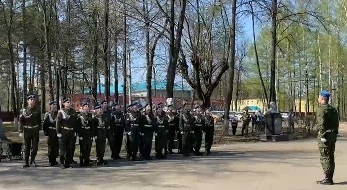Учащиеся школ и ссузов Волжска приняли участие в смотре строя и песни