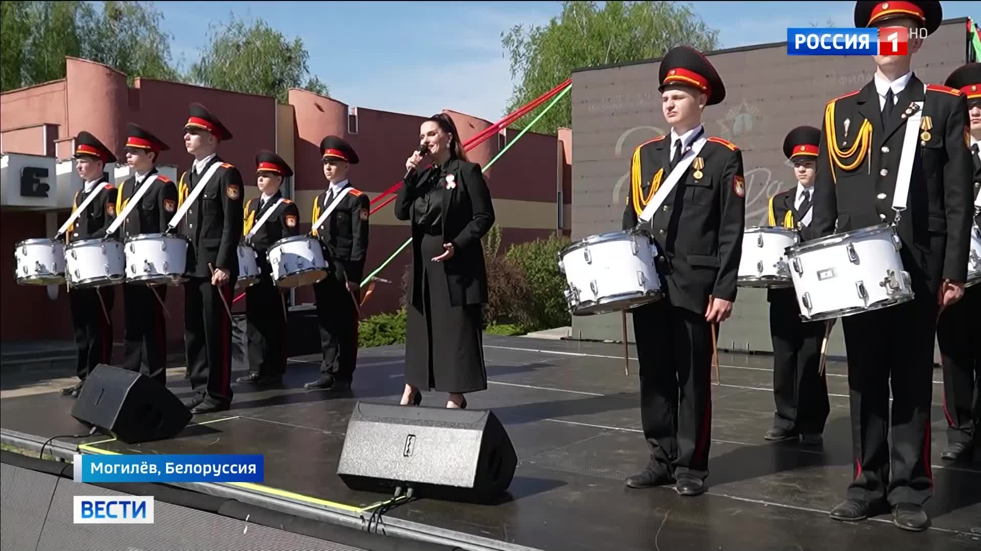 Открытая сцена в Могилеве: 81 час музыки ко Дню Победы и секретные показания о последних днях Берлина