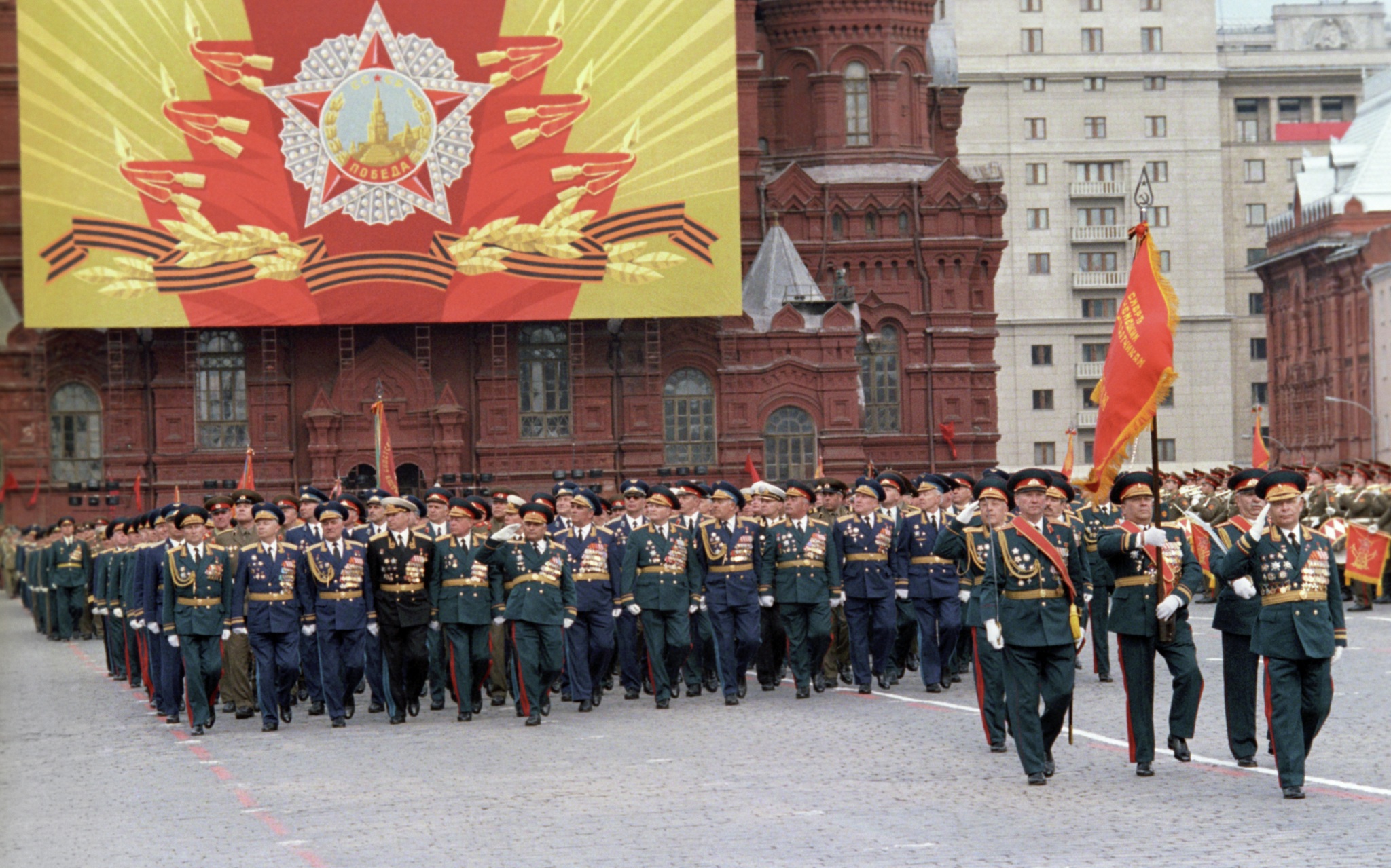 Парад 9 мая 1985 года на Красной площади в Москве