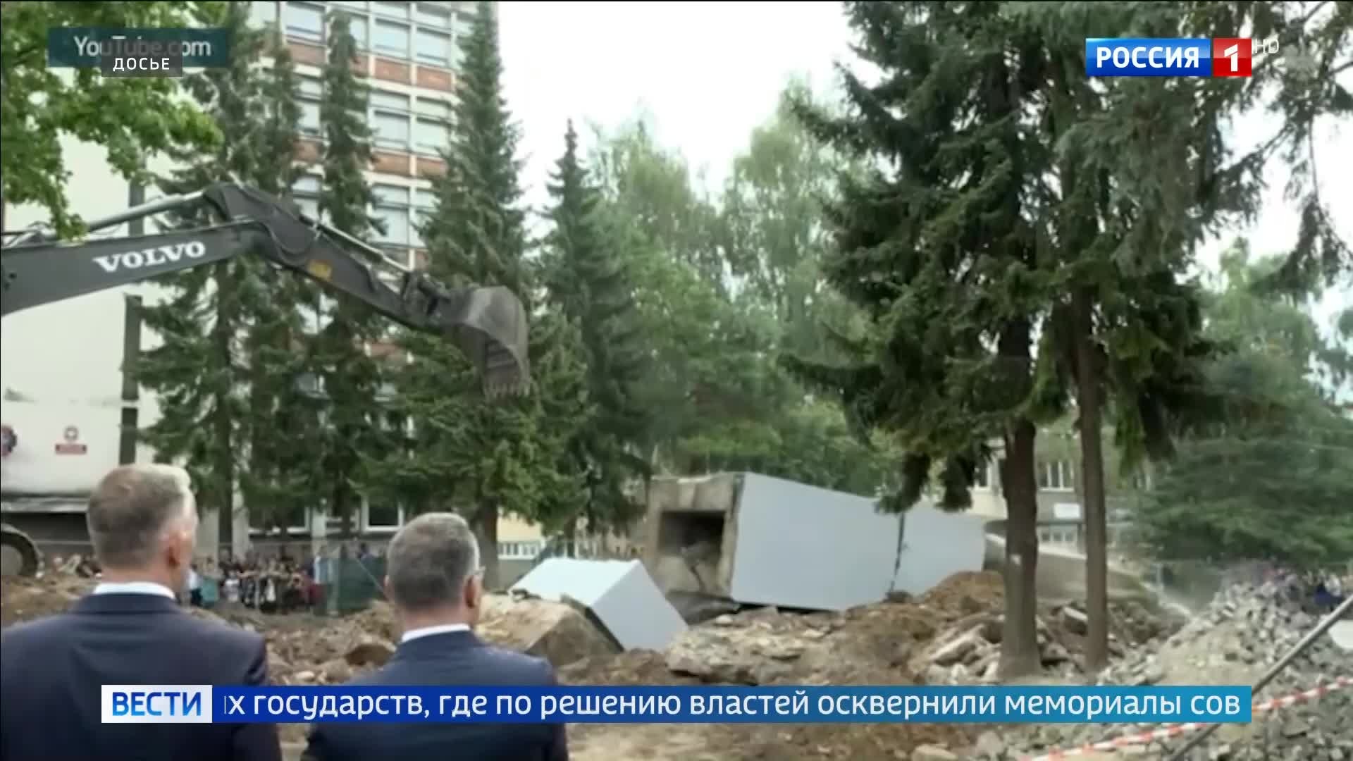 Молодогвардейцы проводят акцию у дипмиссий ЕС в защиту памяти советских воинов