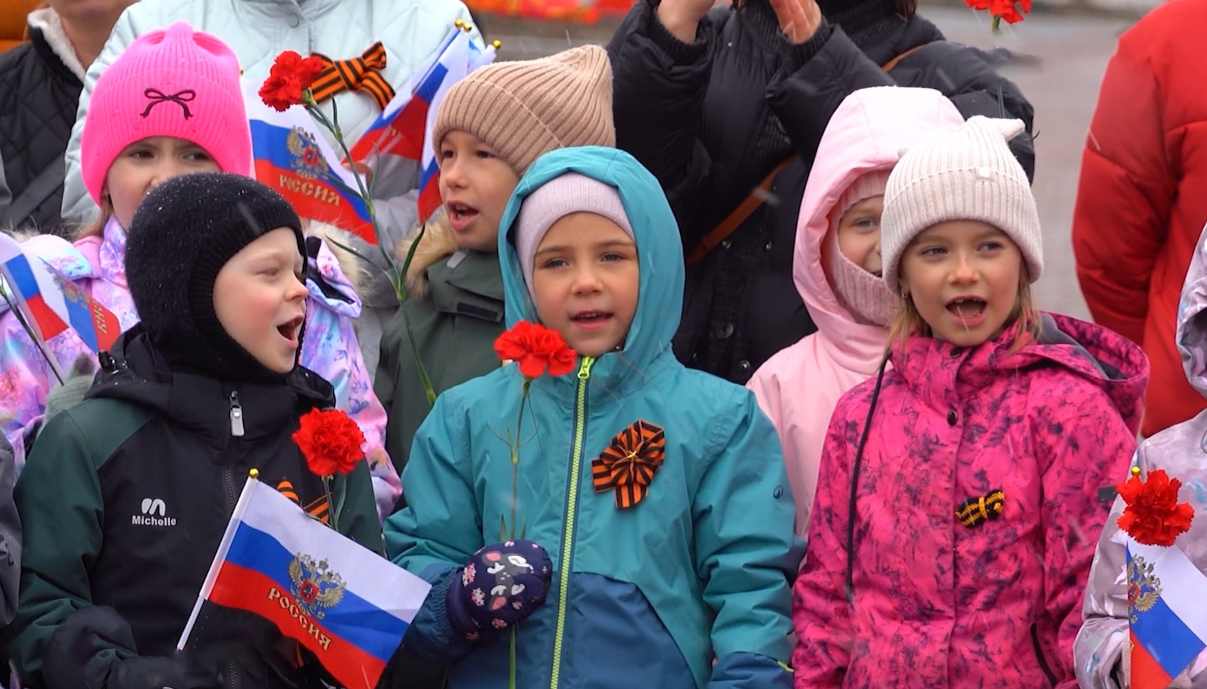 В сквере Победы магаданские малыши исполнили "Катюшу"