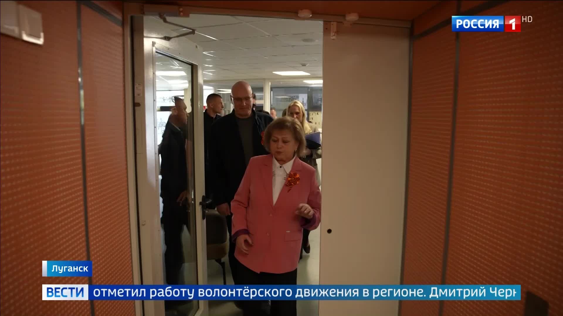 Дмитрий Чернышенко в ЛНР: поддержка образования и волонтеров в преддверии Дня Победы