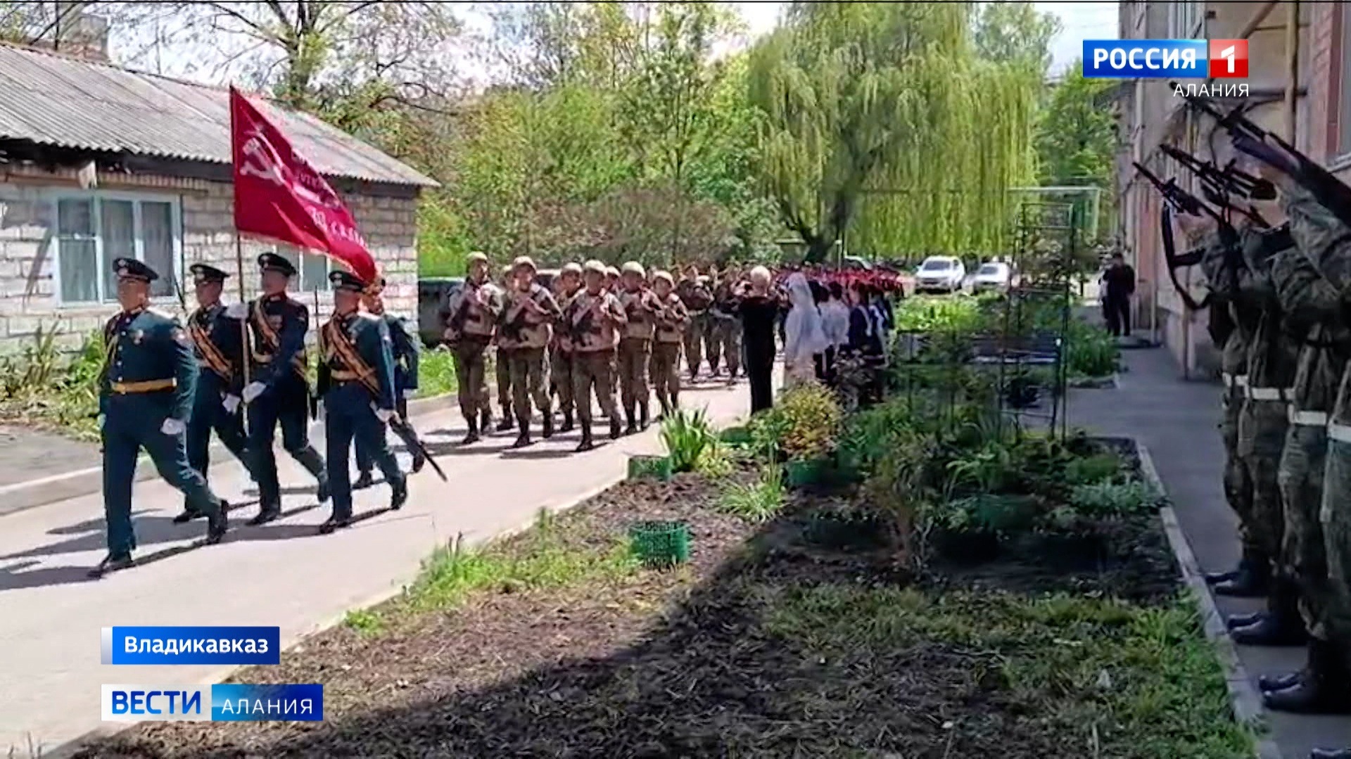 Ветерана Великой Отечественной войны Веру Цакоеву в преддверии 9 мая поздравили суворовцы