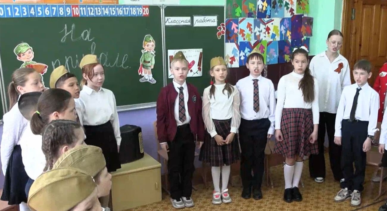 Активисты «Движения первых» йошкар-олинской школы № 2 готовятся к празднованию 9 Мая