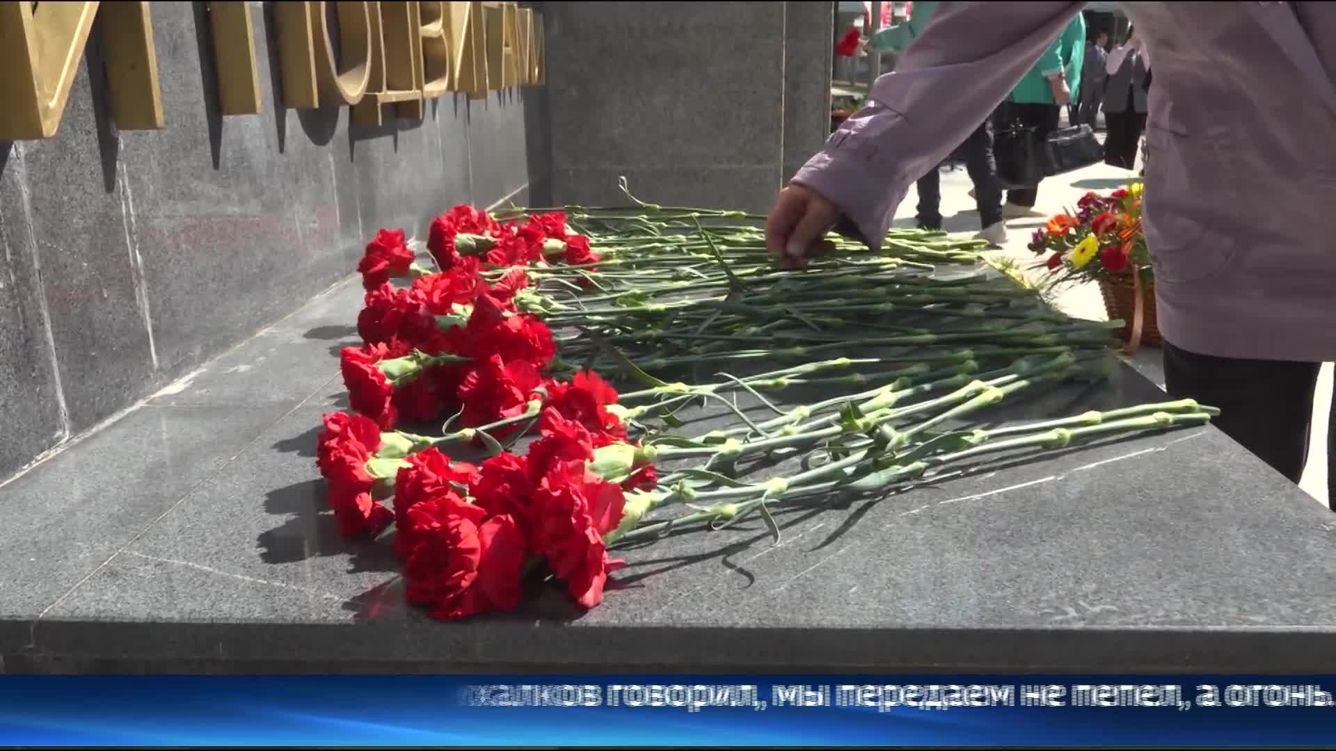 Тюменцы в преддверии Дня Победы возложили цветы к мемориалам и памятникам