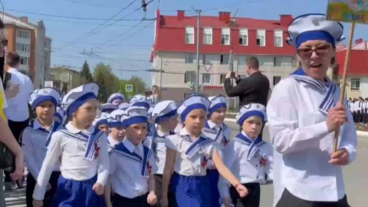 Дошкольники посёлка Медведево прошли торжественным маршем в честь годовщины Великой Победы