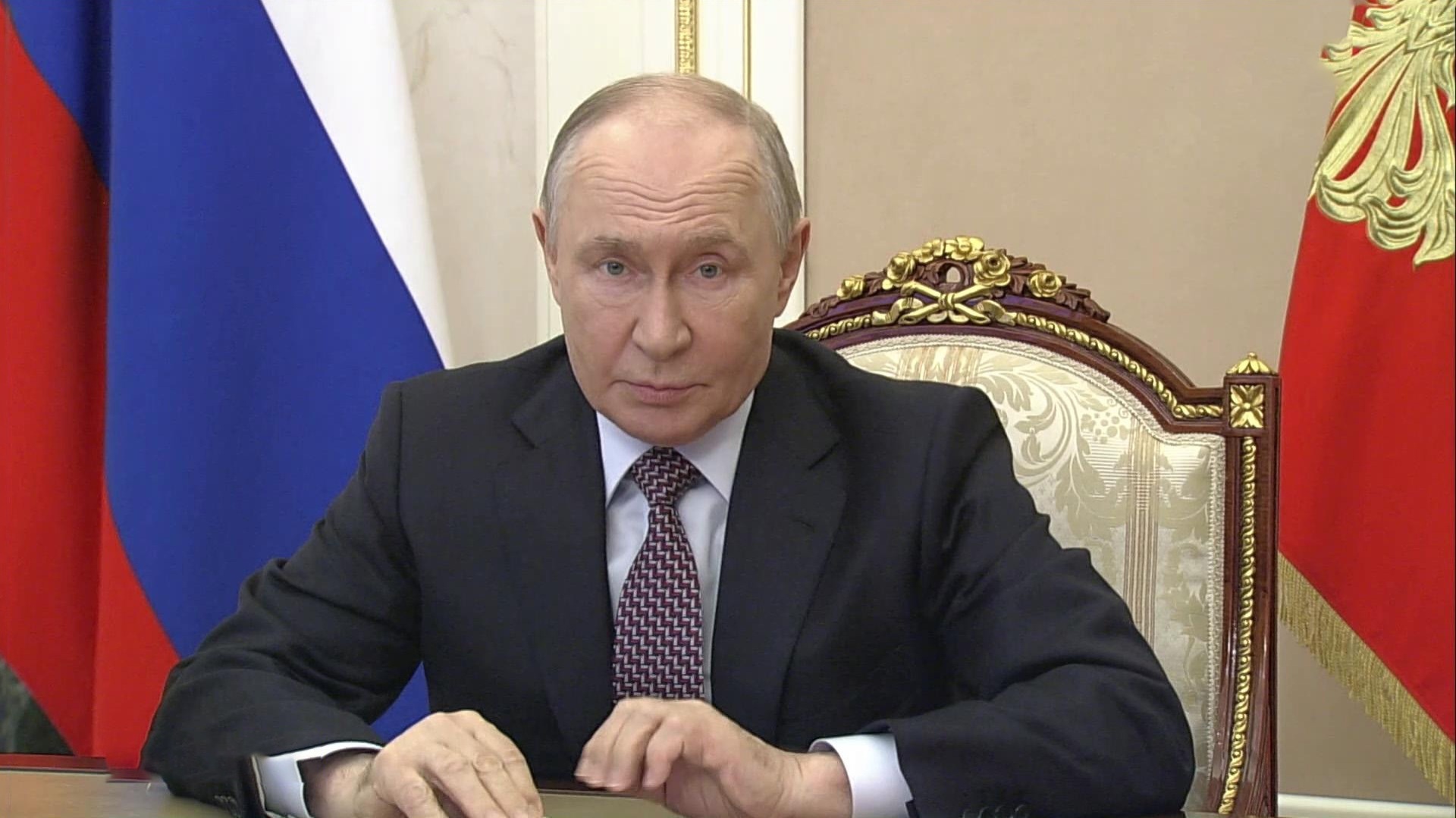 Владимир Путин поздравил ветеранов и тружеников тыла с 81-й годовщиной Победы