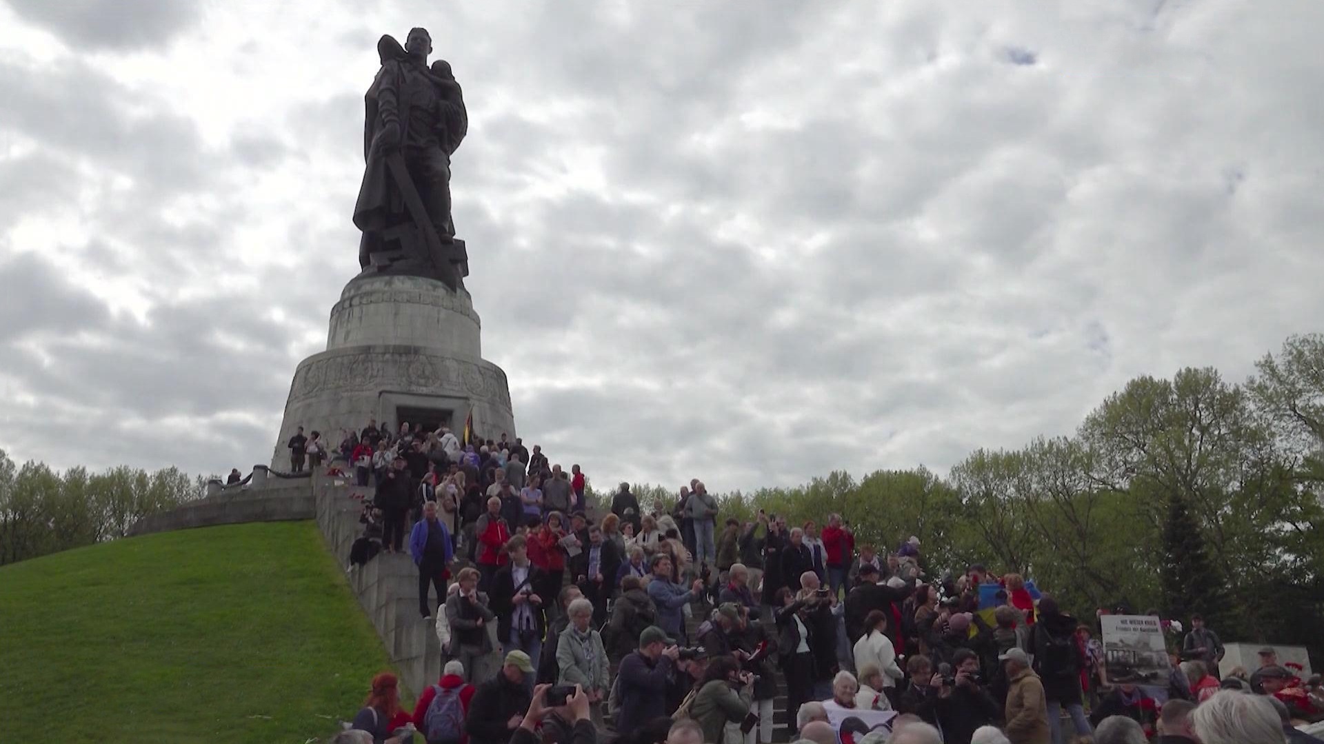 "Спасибо" в Трептов парке: запреты и память о Победе