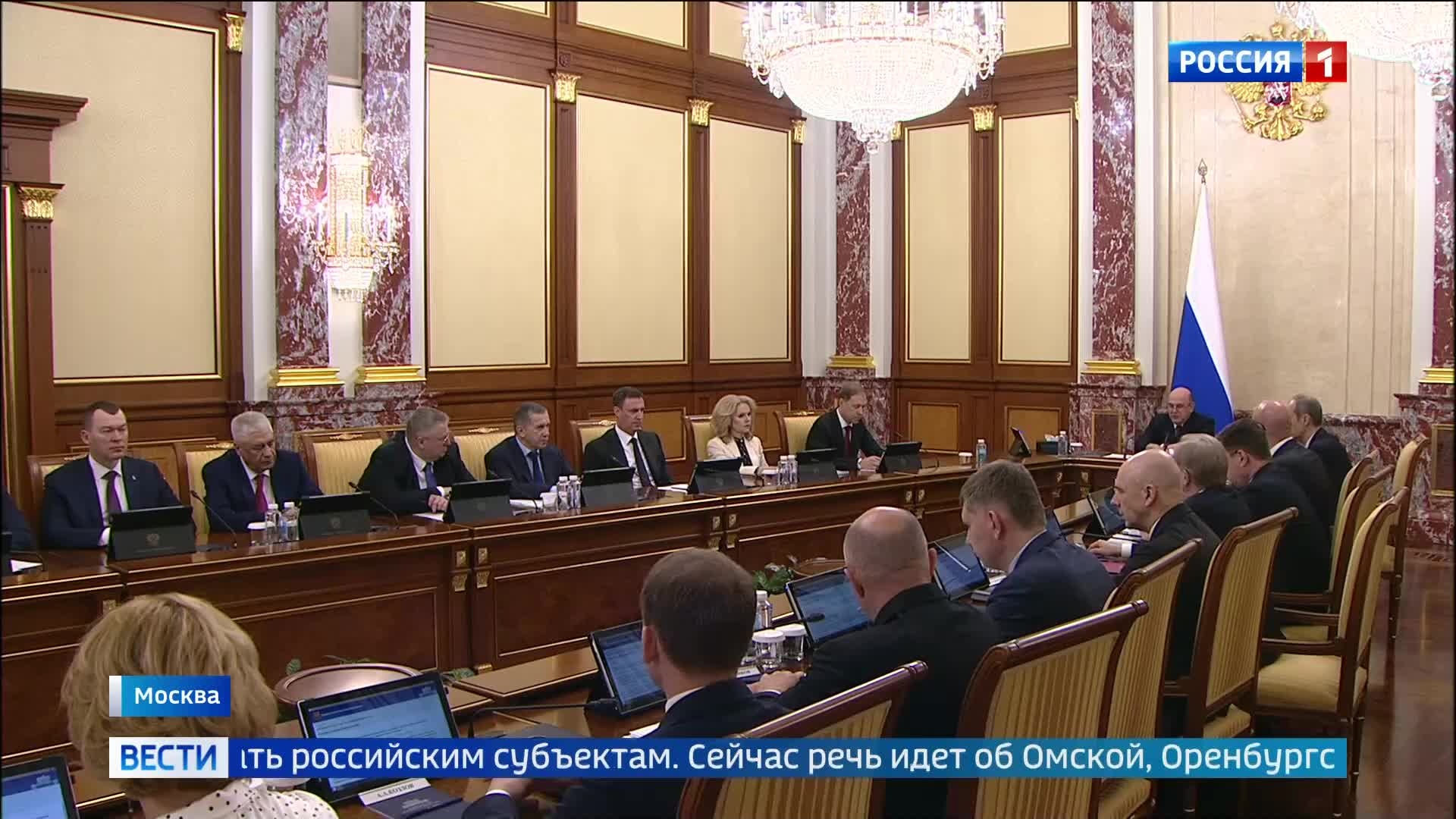 Правительство списывает долги по бюджетным кредитам регионам и выделяет средства на восстановление дорог