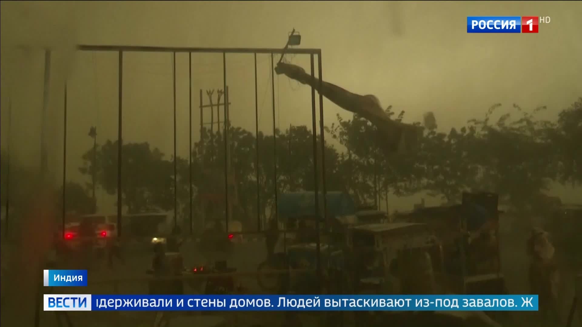 В Индии в Уттар-Прадеше от шторма погибли 89 человек