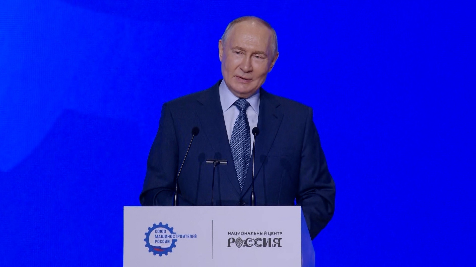 Промышленное производство России выросло на 12%: Путин призывает объединить оборонный и гражданский секторы