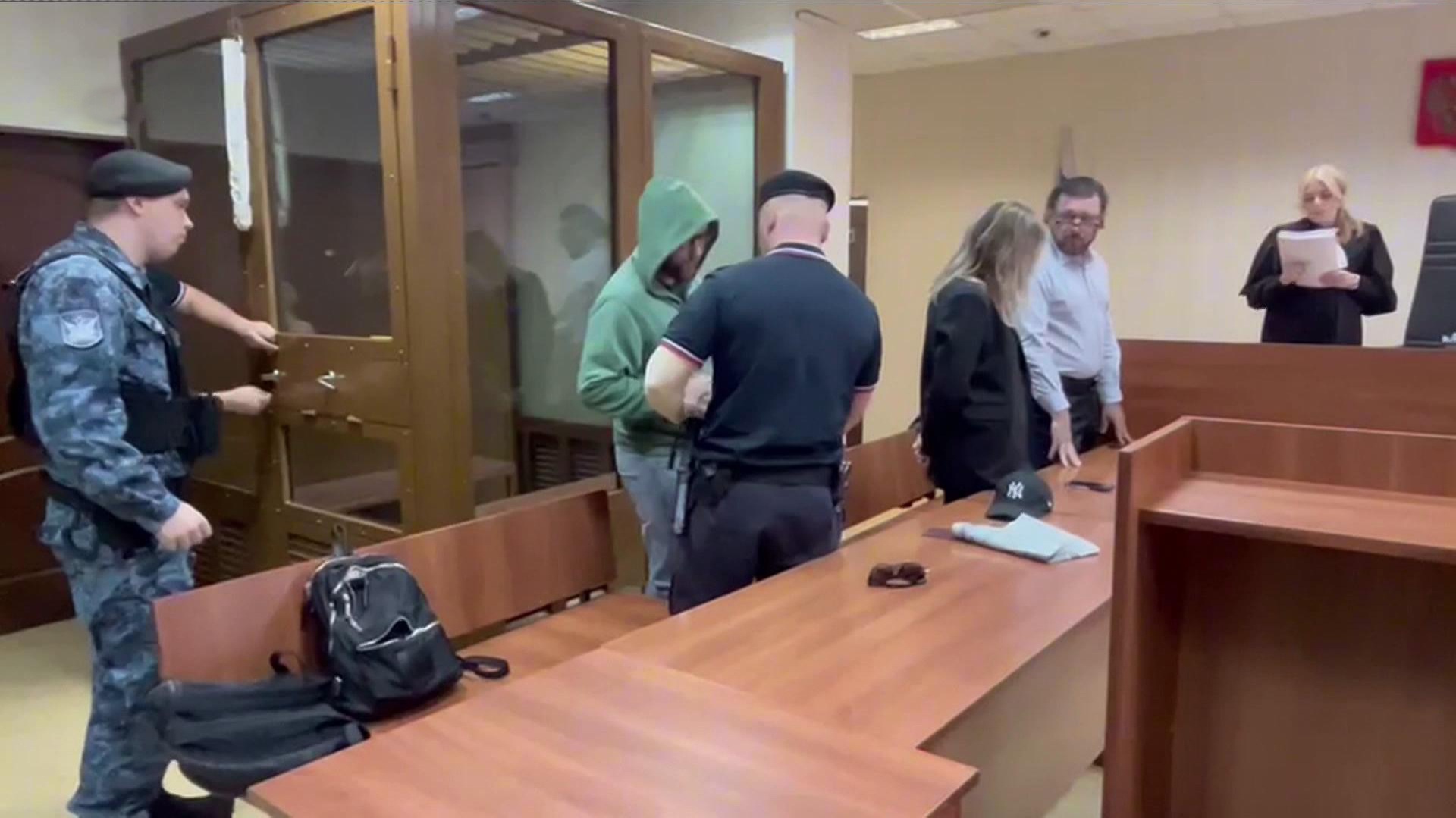 Махинатор хочет на волю: суд сократил срок столичному аферисту