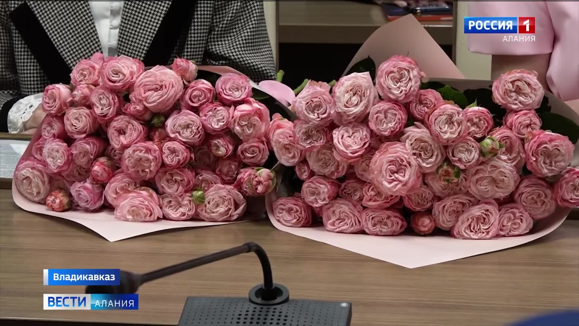Сергей Меняйло встретился с жителями республики, которые внесли личный вклад в сохранение и развитие родного языка