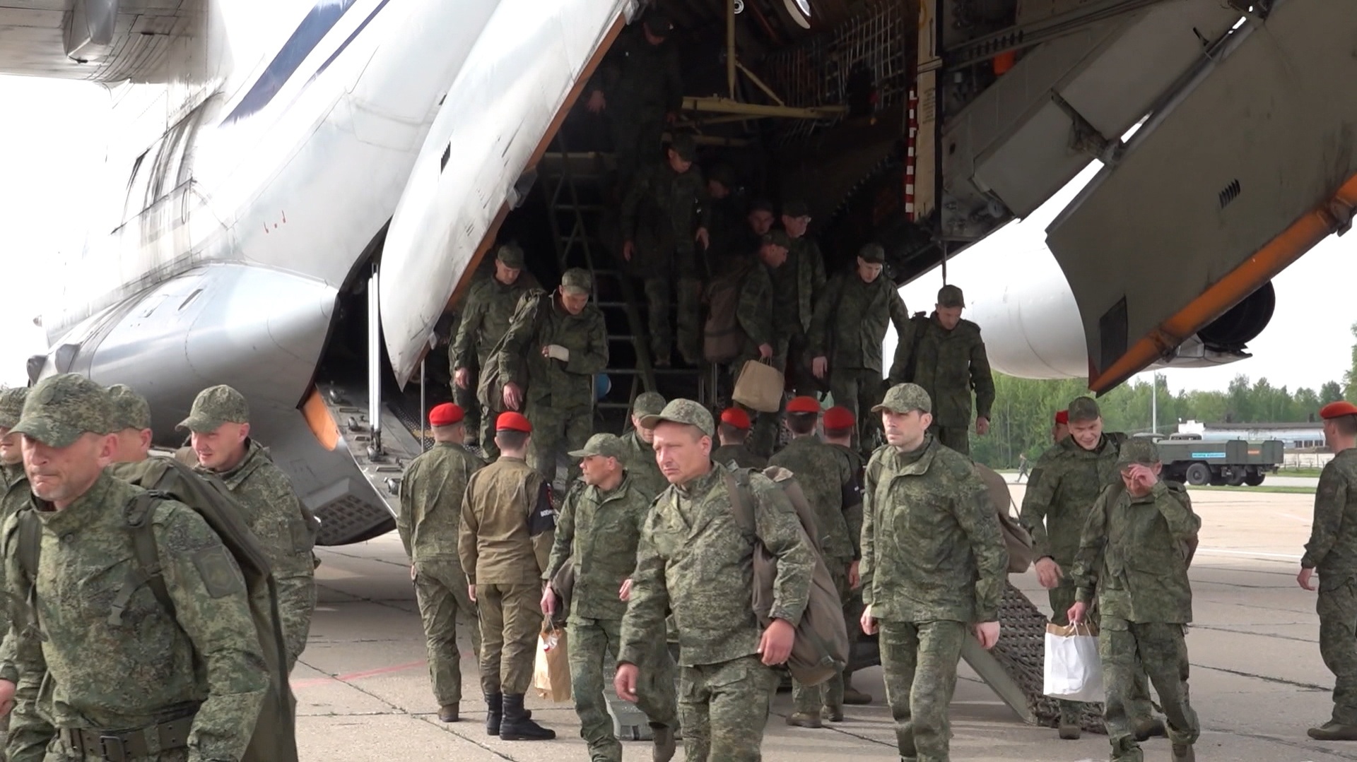 Возвращение бойцов и обмен телами на границе