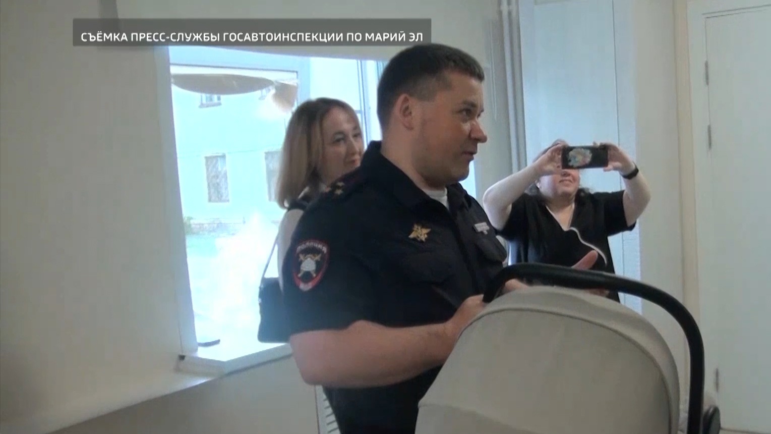 Автолюльки вручили двум семьям при выписке из Перинатального центра Марий Эл